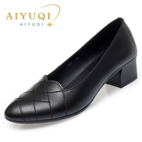 Office Shoes Women 2025 New Genuine Leather Shallow Mouth Women Spring Shoes Mid-Heel Middle-Aged Mother Shoes Women